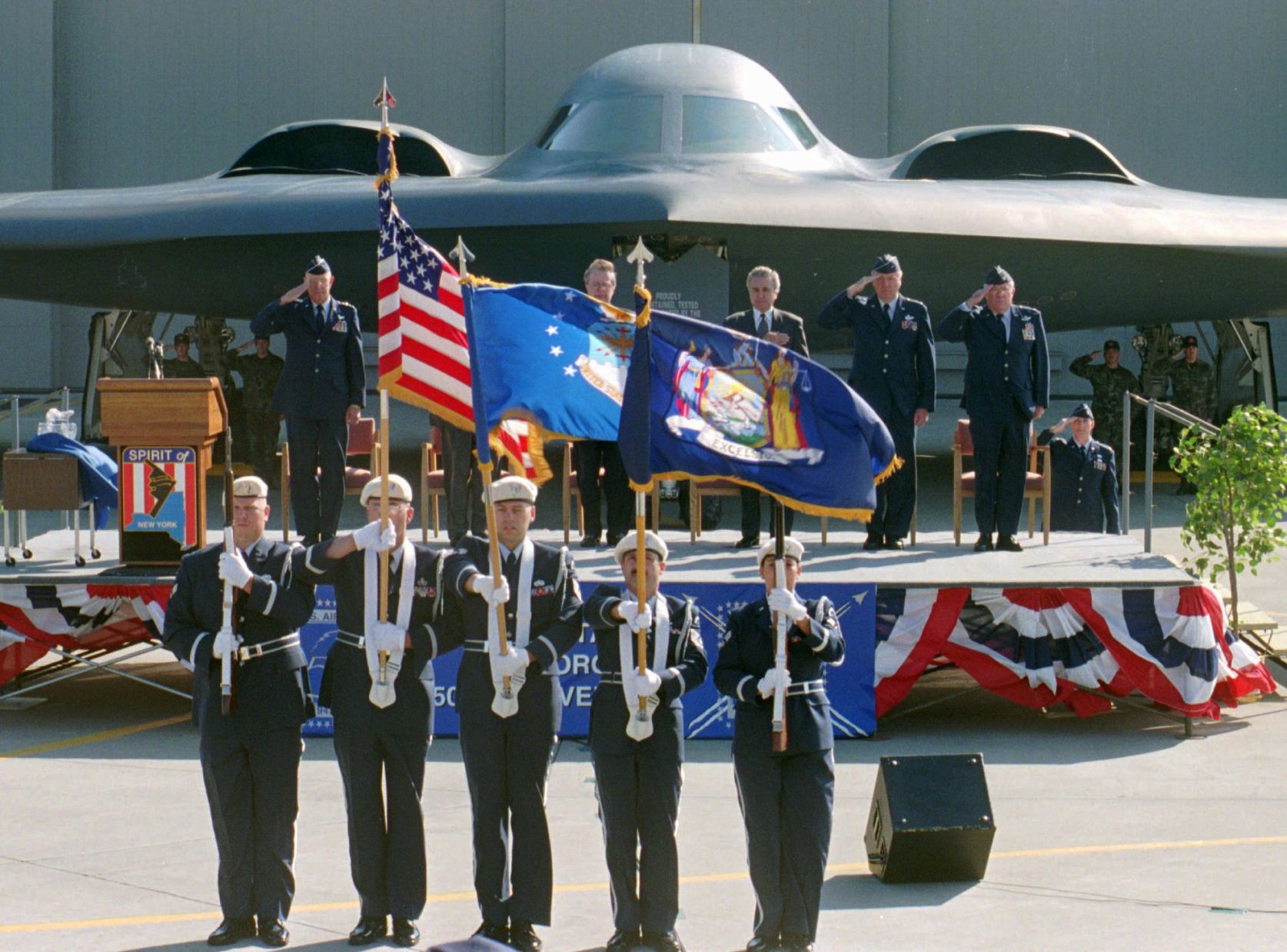 B-2 SPIRIT STEALTH BOMBER